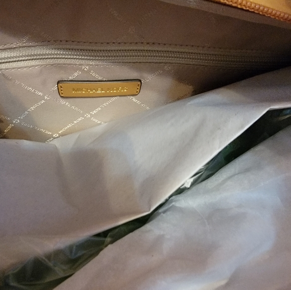 NWT Michael Kors Jet Set Travel Medium Shoulder Tote Bag - Picture 4 of 6